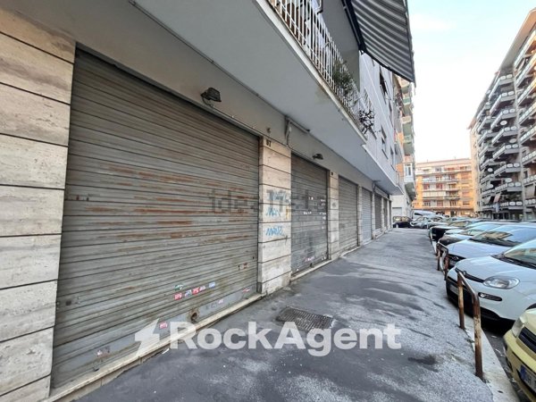 locale commerciale in vendita a Roma in zona Prenestino-Labicano