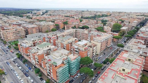 appartamento in vendita a Roma in zona Ostia