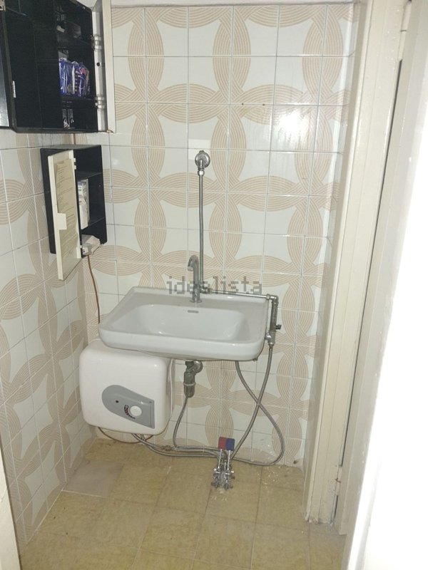 locale commerciale in vendita a Roma in zona Ostiense