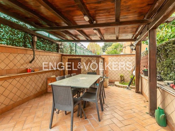 appartamento in vendita a Roma in zona Ostiense