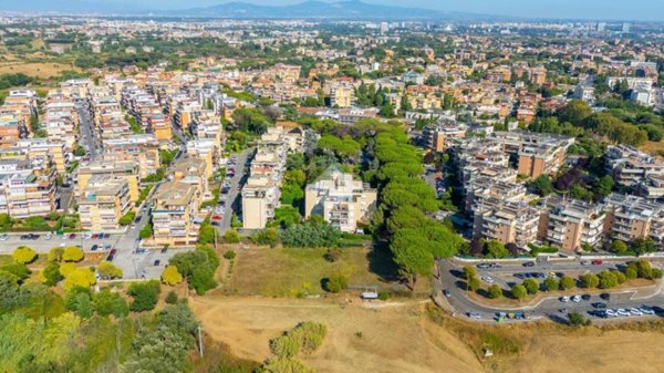 appartamento in vendita a Roma in zona Corviale