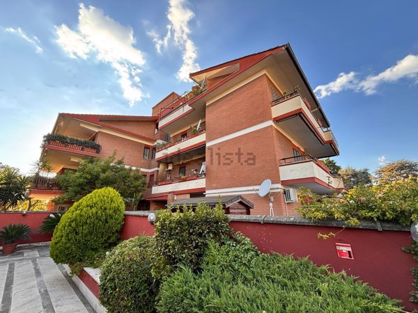 appartamento in vendita a Roma in zona Appio Pignatelli