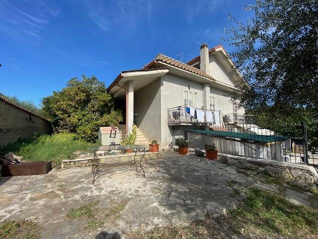 casa indipendente in vendita a Roma in zona Case Rosse