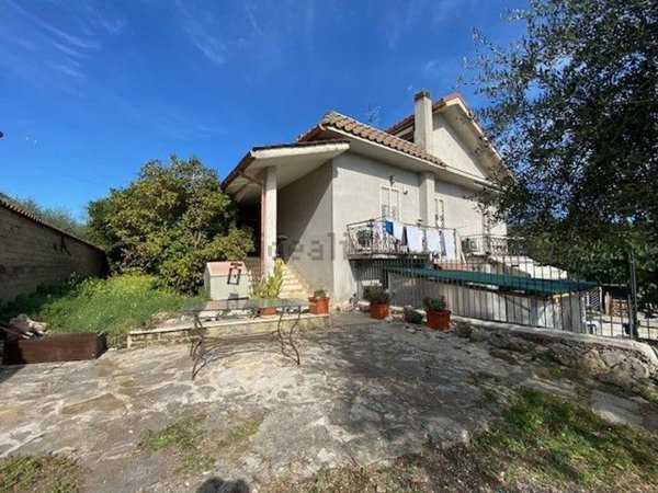 casa indipendente in vendita a Roma in zona Case Rosse