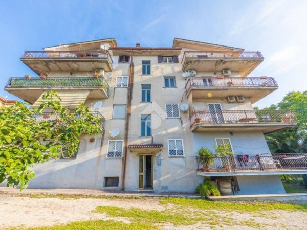 appartamento in vendita a Roma in zona Case Rosse