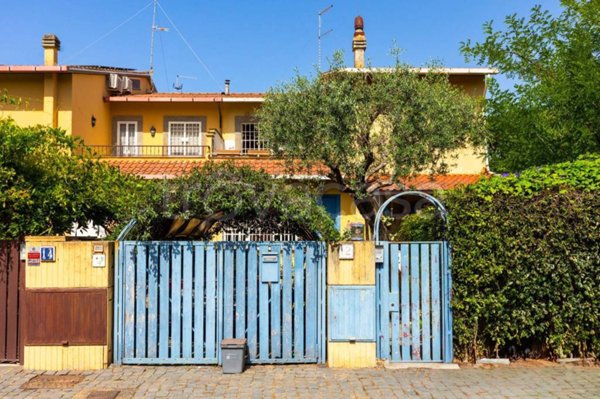 casa indipendente in vendita a Roma in zona Casal Palocco
