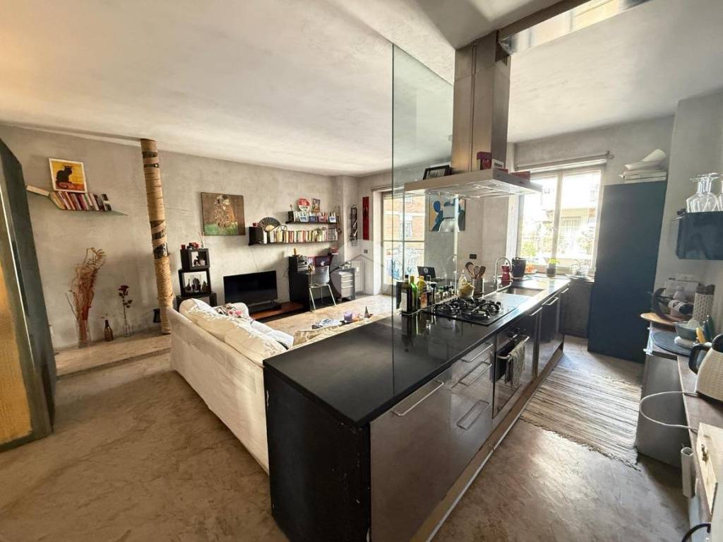 appartamento in vendita a Roma in zona Ostiense