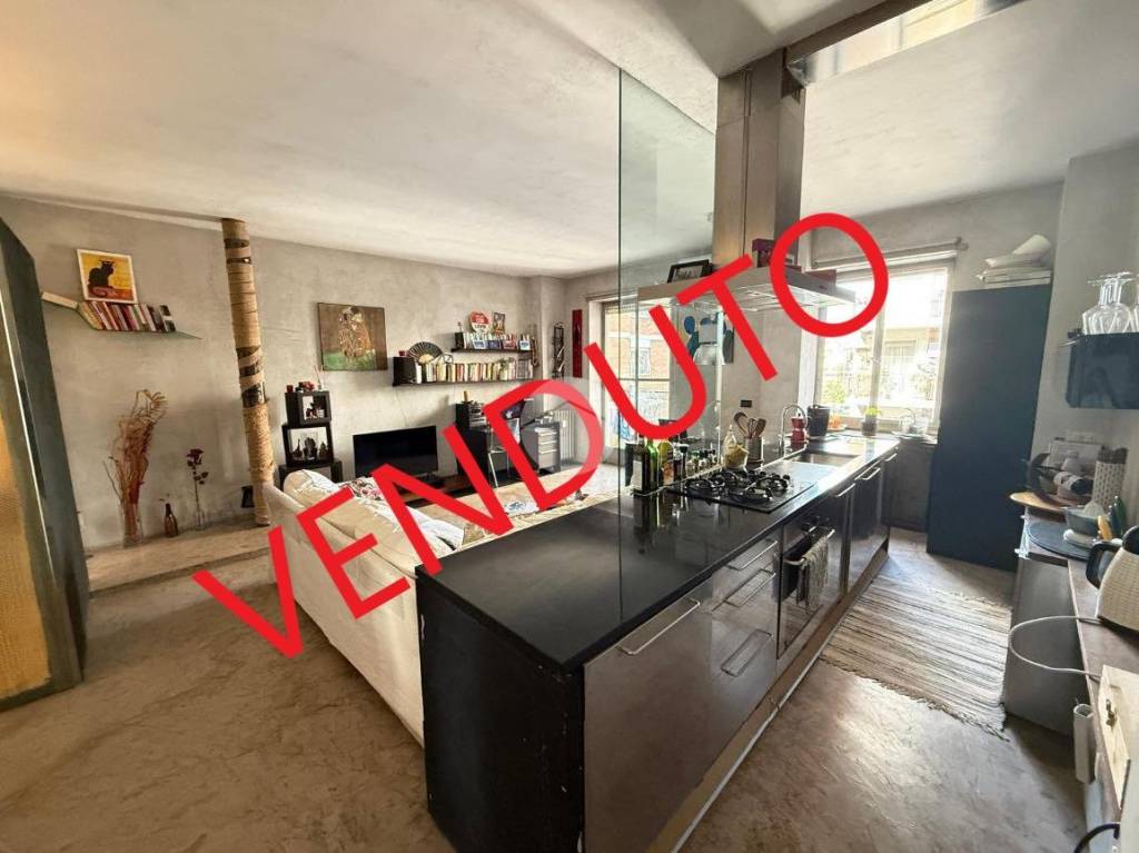 appartamento in vendita a Roma in zona Ostiense