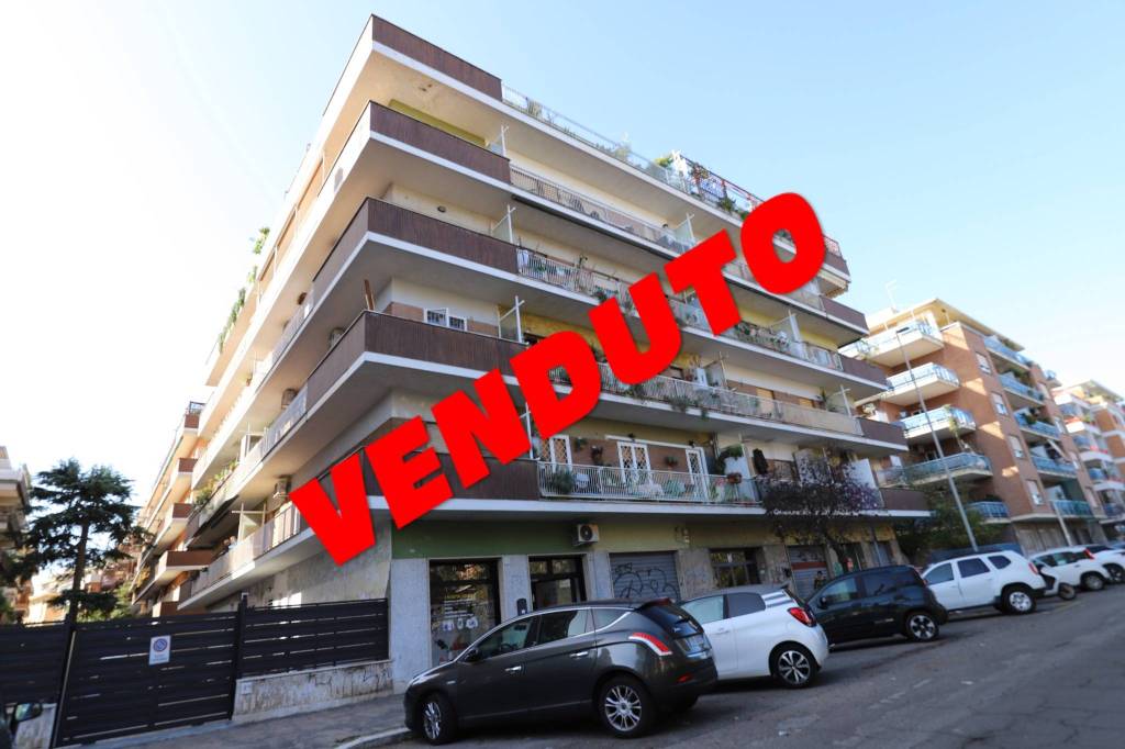 appartamento in vendita a Roma in zona Ostia