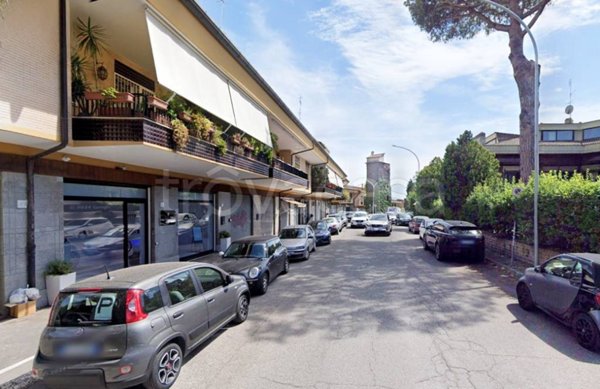 negozio in vendita a Roma in zona Mezzocammino