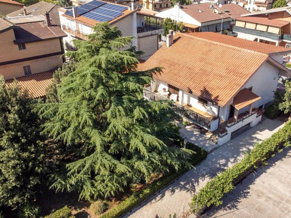 casa indipendente in vendita a Roma in zona Finocchio