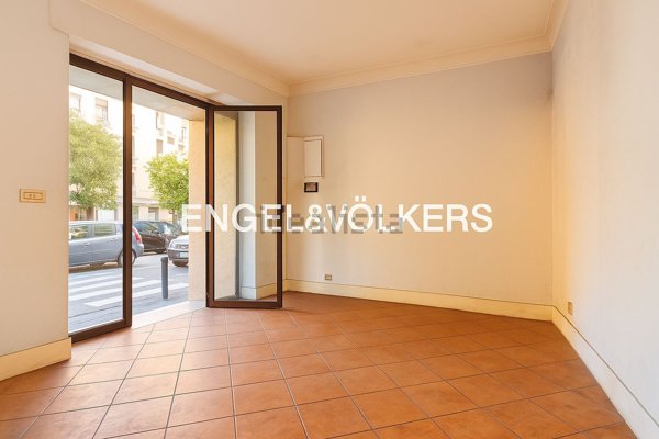 locale commerciale in vendita a Roma in zona Trastevere