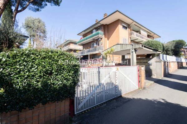 appartamento in vendita a Roma in zona Appio Pignatelli
