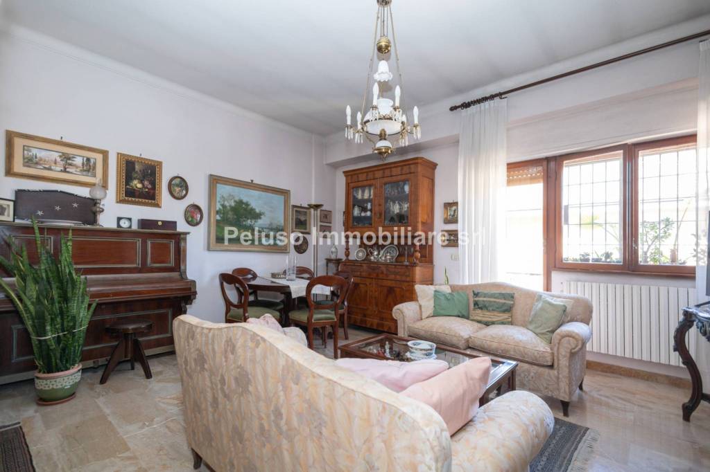 appartamento in vendita a Roma in zona Appio Pignatelli