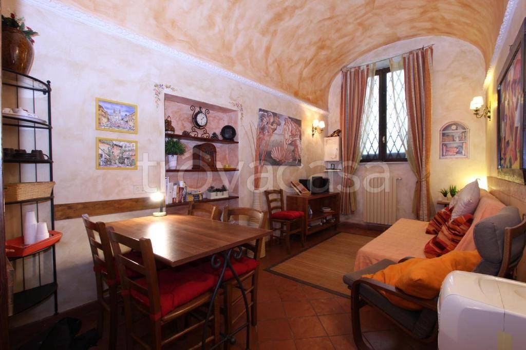 appartamento in vendita a Roma in zona Trevi-Colonna