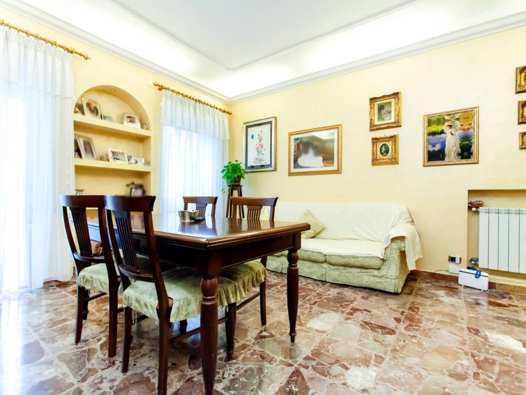 appartamento in vendita a Roma in zona Torre Spaccata