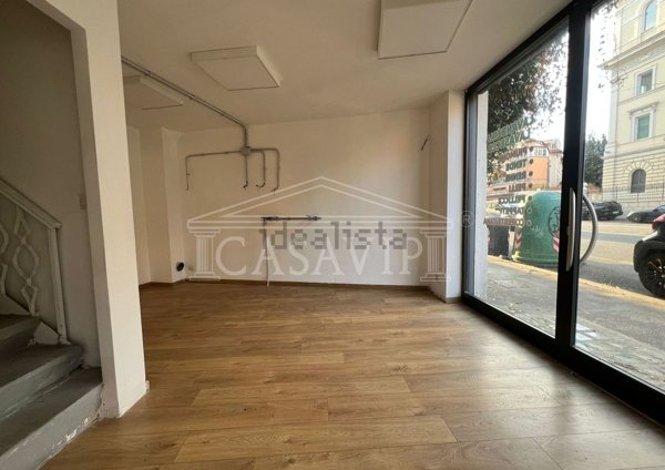 locale commerciale in vendita a Roma in zona Nomentano