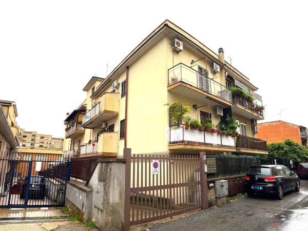 appartamento in vendita a Roma in zona Torre Maura