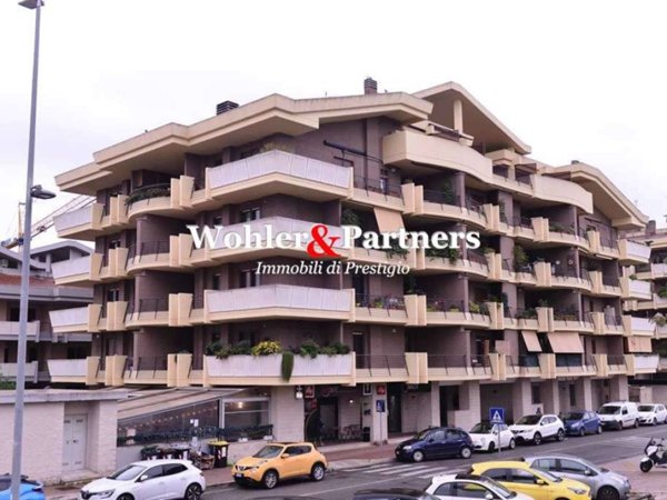 negozio in vendita a Roma in zona Monte Sacro/Talenti