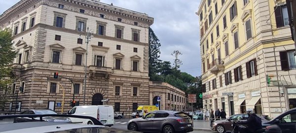 appartamento in vendita a Roma in zona Esquilino