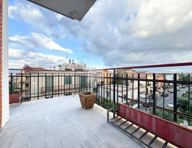 appartamento in vendita a Roma in zona Lunghezza