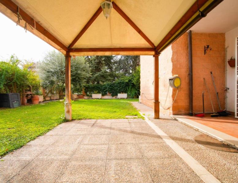 appartamento in vendita a Roma in zona Fonte Laurentina