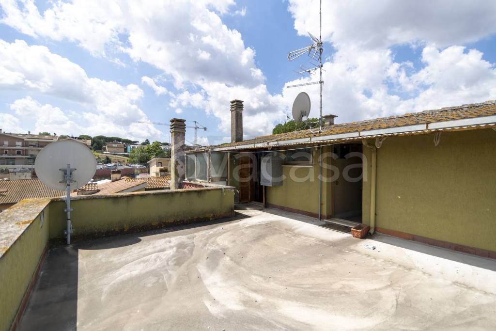 appartamento in vendita a Roma in zona Torrione Cerquetta