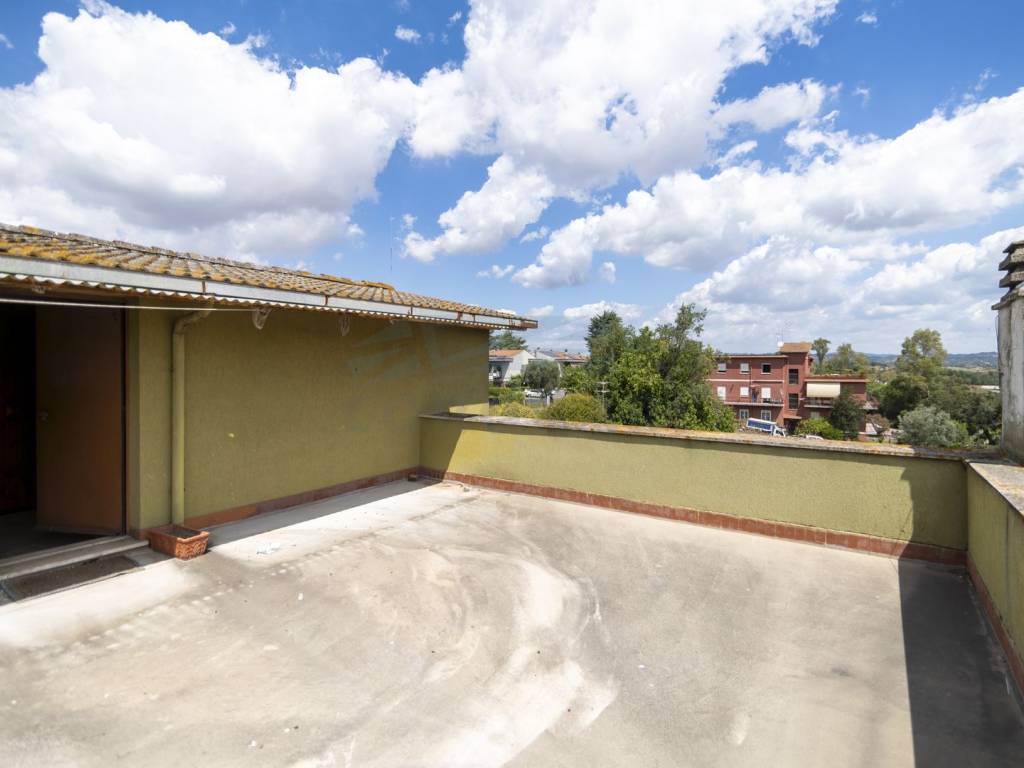 appartamento in vendita a Roma in zona Torrione Cerquetta