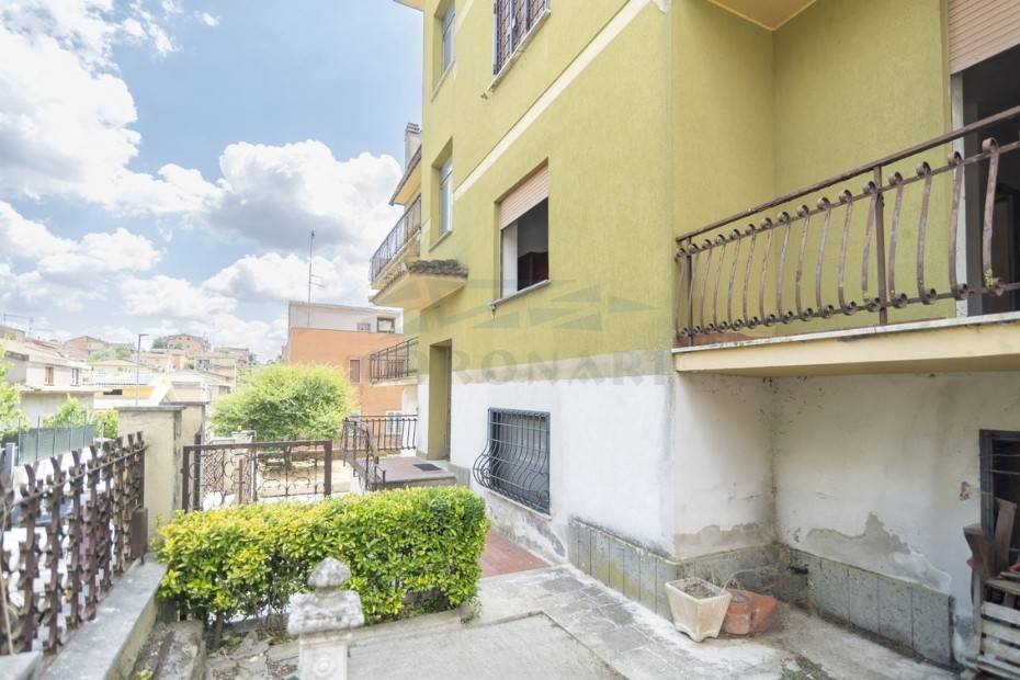 appartamento in vendita a Roma in zona Torrione Cerquetta