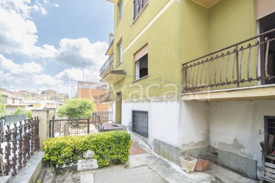 appartamento in vendita a Roma in zona Torrione Cerquetta