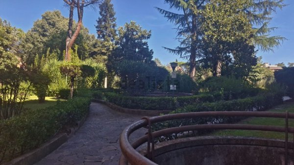 appartamento in vendita a Roma in zona Tomba di Nerone