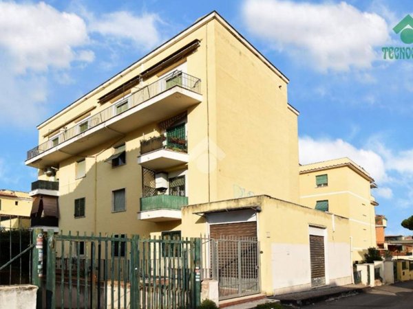 appartamento in vendita a Roma in zona Appio Pignatelli