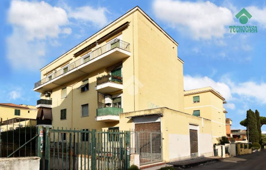 appartamento in vendita a Roma in zona Appio Pignatelli