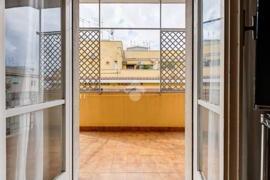 appartamento in vendita a Roma in zona Appio Latino