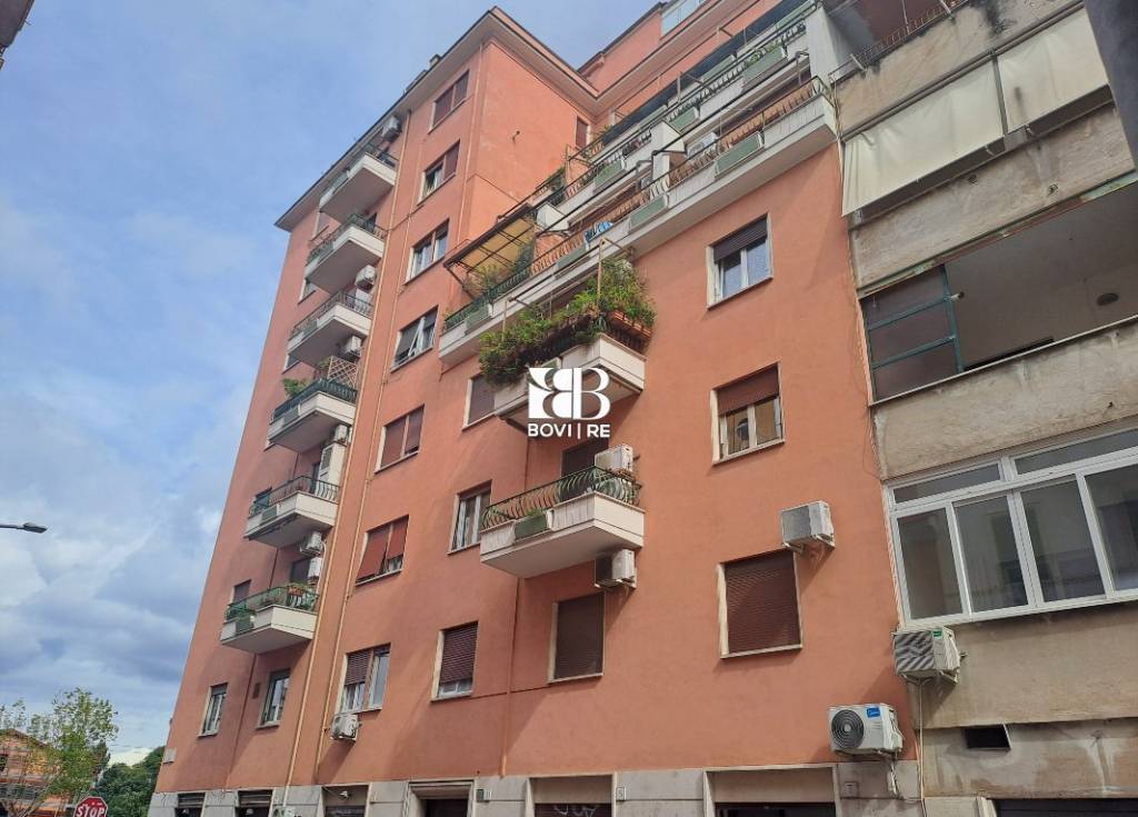 appartamento in vendita a Roma in zona Tuscolano