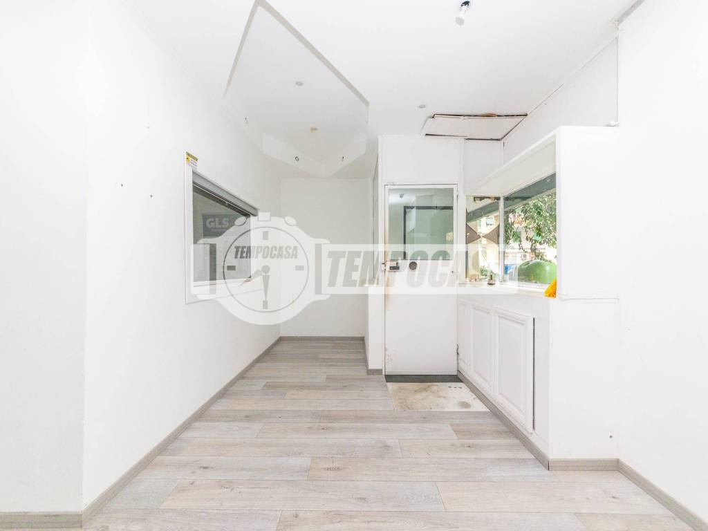 negozio in vendita a Roma in zona Prenestino-Centocelle