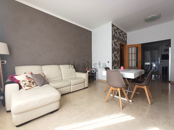 appartamento in vendita a Roma in zona Torre Spaccata