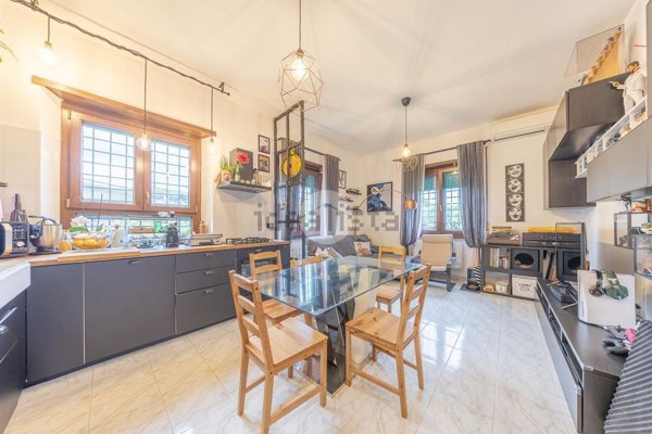 appartamento in vendita a Roma in zona Appio Pignatelli
