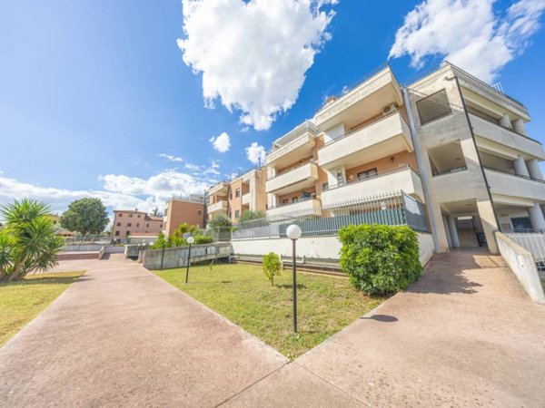 appartamento in vendita a Roma in zona Castelverde