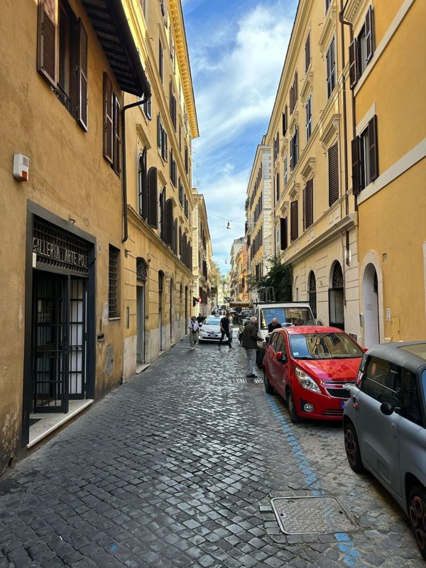 locale commerciale in vendita a Roma in zona Rione Borgo