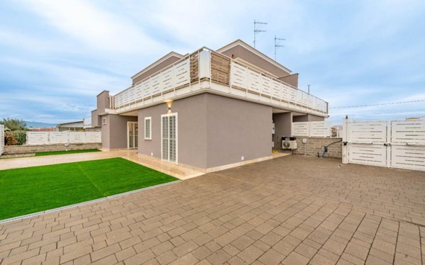 casa indipendente in vendita a Roma