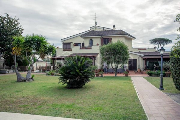 casa indipendente in vendita a Roma in zona Infernetto