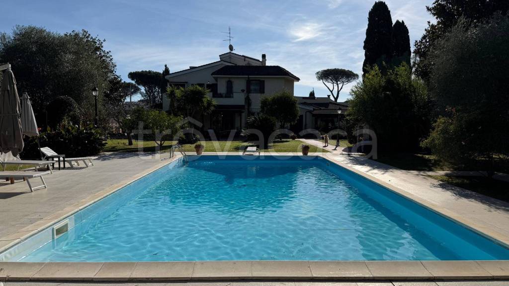 casa indipendente in vendita a Roma in zona Infernetto