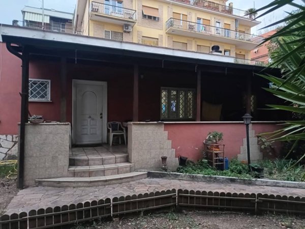 appartamento in vendita a Roma in zona Prenestino-Centocelle