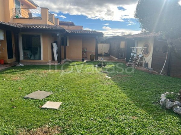 casa indipendente in vendita a Roma in zona Ponte di Nona