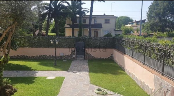 casa indipendente in vendita a Roma in zona Infernetto