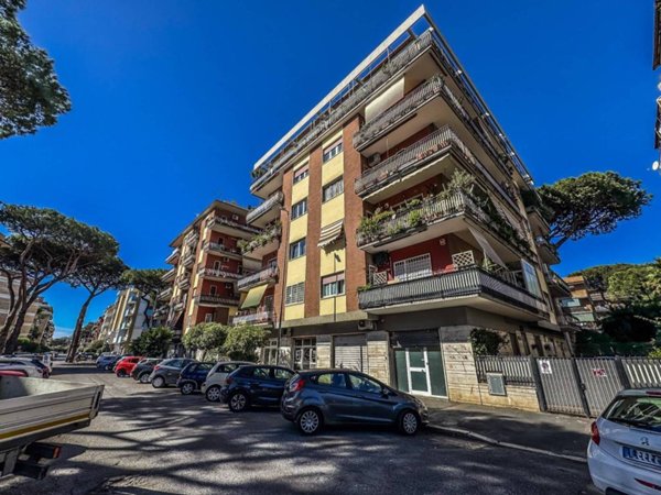 appartamento in vendita a Roma in zona Ostia