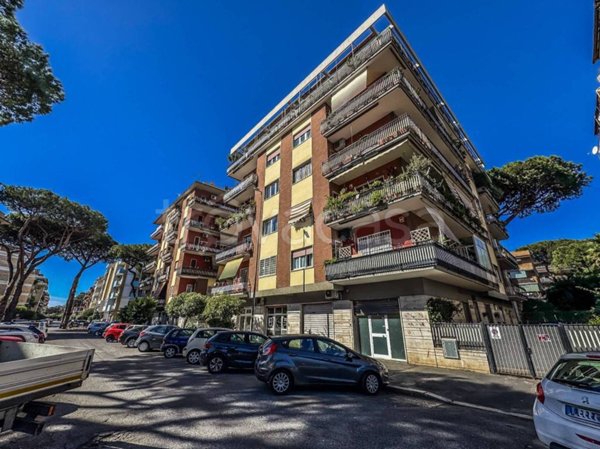 appartamento in vendita a Roma in zona Ostia
