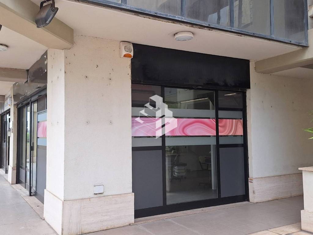 negozio in vendita a Roma in zona Ostiense