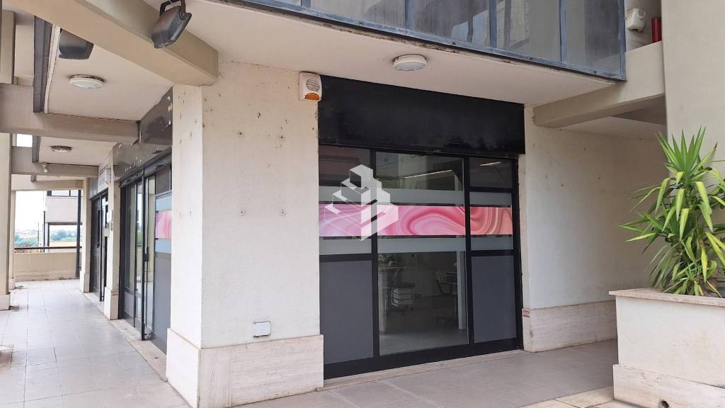 negozio in vendita a Roma in zona Ostiense